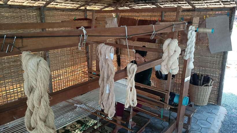 Angkor Silk Farm & Lotus Silk Farm: Siem Reap Discovery Tour - Angkor Silk Farm: Silkworm Life Cycle and Wooden Loom Craft