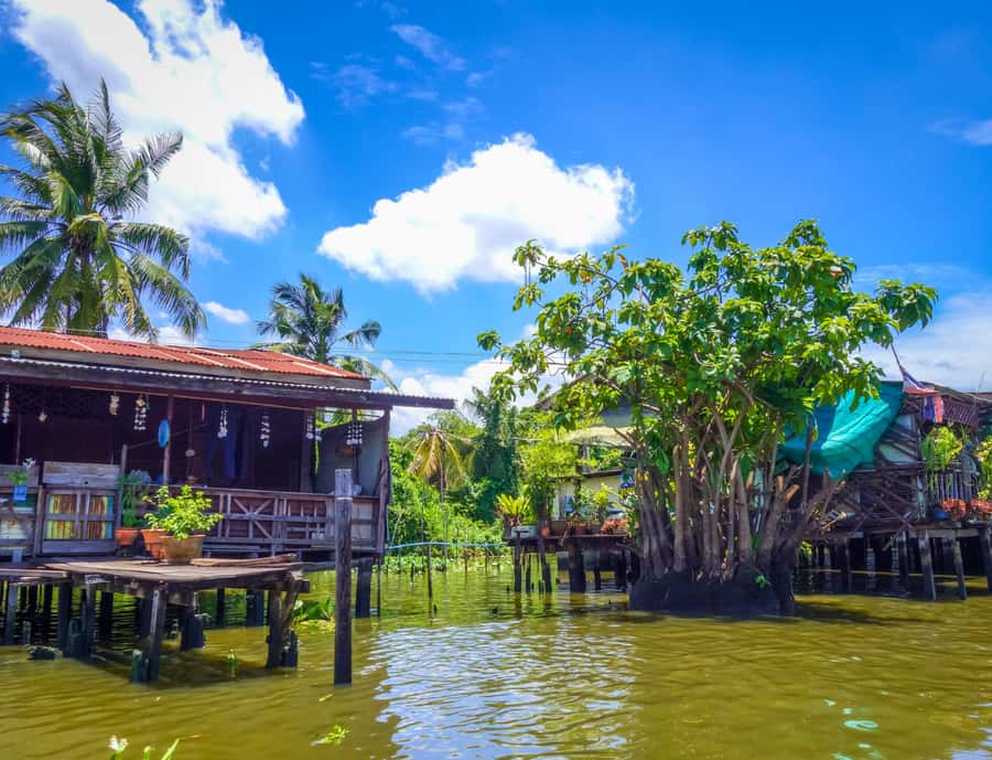Bangkok: Private Floating & Railway Markets with Farm Visits - Bangkok traffic and the road to Maeklong