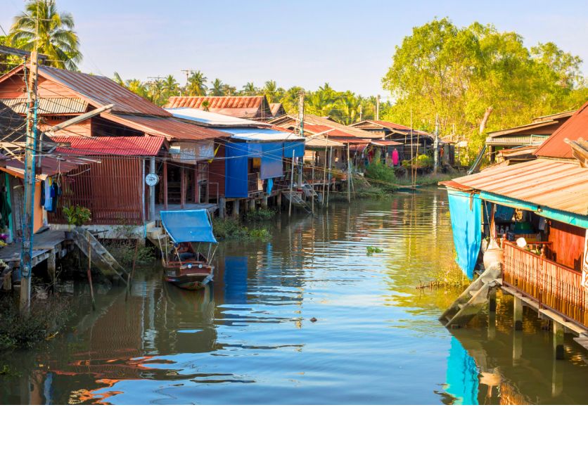 Bangkok: Private Floating & Railway Markets with Farm Visits - Private guide value: pacing, language, and a host who knows the rhythm