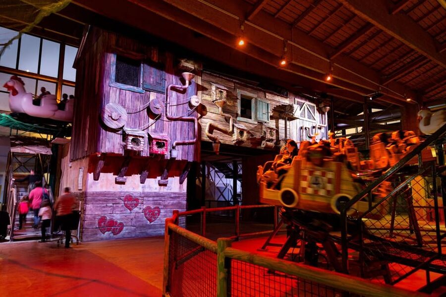 Bologna: Luna Farm Amusement Park Family Entry Ticket - Games, video fun, and where VR-Box fits in