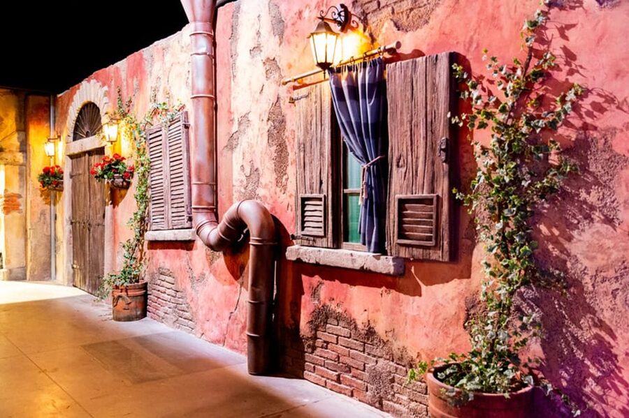 Bologna: Luna Farm Amusement Park Family Entry Ticket - Shop, snacks, and party spaces you can use during downtime