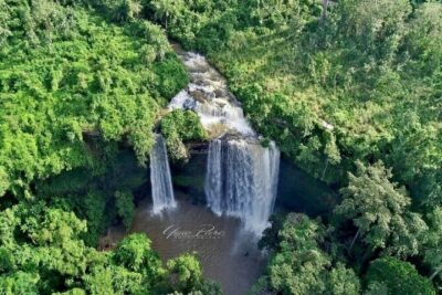 Boti Falls, Umbrella Rock, Aburi Gardens & Cocoa Farm Day Tour - Stop 1: Boti Falls, twin falls in the Yilo Krobo District