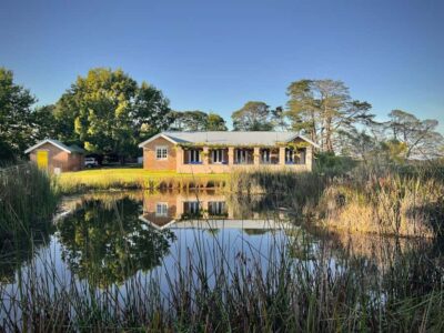 Bowral Honey Farm Tour, Honey Tasting & morning Tea - The safety briefing and the hive tour in your head veil