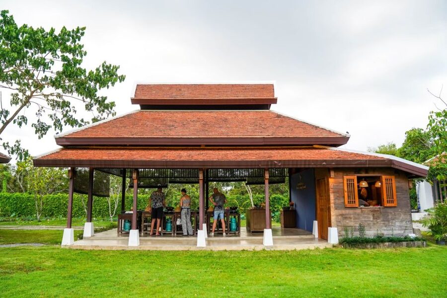 Chiang Mai: Authentic Thai Cooking Class and Farm Visit - Hotel pickup to Lanna-style cooking stations