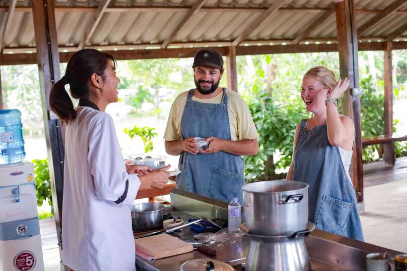 Chiang Mai: HALF-DAY COOKING COURSE at a Thai Cooking Farm - The market stop in Chiang Mai: ingredients, not souvenirs