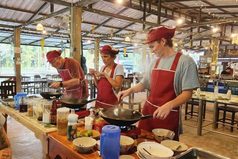 Chiang Rai:Lanna Home Cooking Class at Give Green Farm House - Chiang Rai cooking that starts with shopping and ends with dinner
