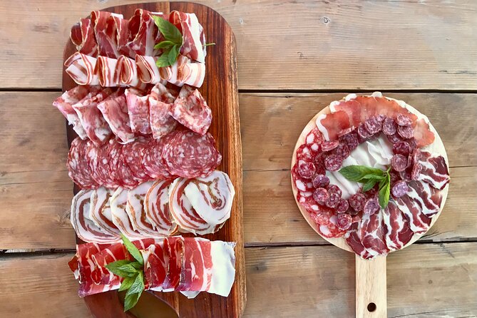 Cinta Senese tour with tasting dinner on the farm - Service Style and Comfort: Family Hosting, Farm Pace
