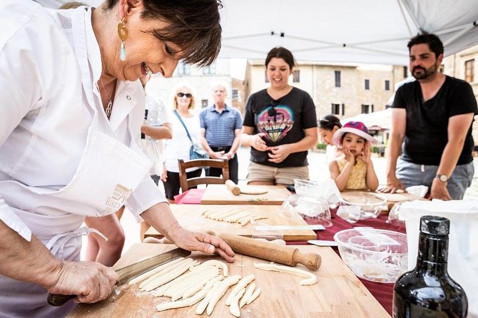 Cooking class at the farm in Tuscany - Quick Highlights