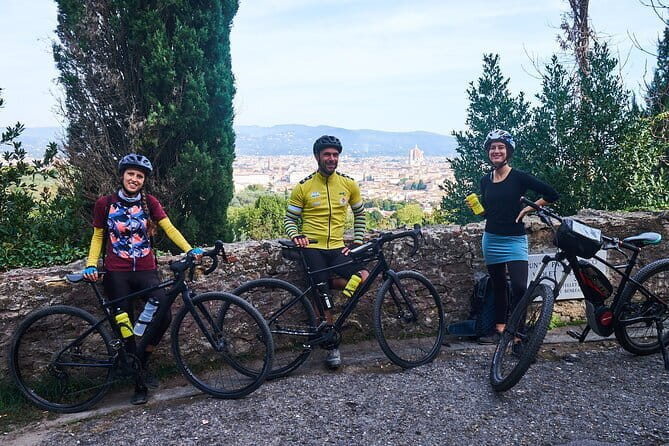 E-bike Chianti Classico & Tuscany tour with Wine & Lunch at Farm - The Small-Town Glimpse: How Locals See Their Own Town Squares