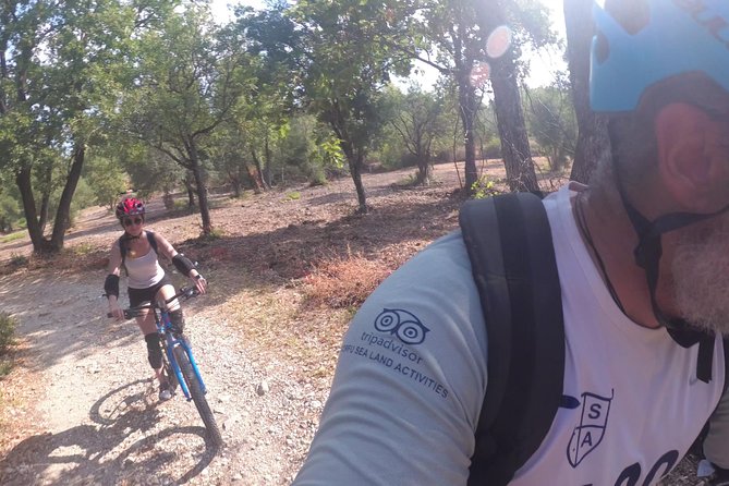e-MTB Tour - Durrells Farm & Crab Lake [30Km - 18Mi] - E-Bikes, Safety, and the Pace for Real People
