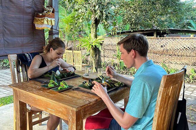 Farm-to-Table Balinese Cooking Experience - The market tour in Ubud: Picking ingredients the Balinese way