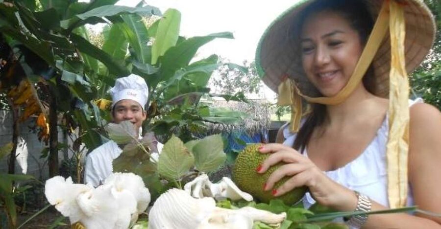 Farm-To-Table Healthy Cooking Class: Half-Day Tour - The Medicine Garden: Herbs and Spices With a Practical Edge