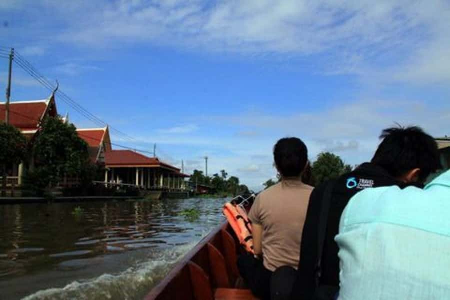 From Bangkok: Mahasawat Canal and farm with Lunch - The canal cruise: fishing nets overhead and a slower way to see farm life