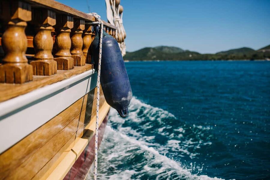 From Dubrovnik: Mali Ston Oysters Farm & Boat Experience - Pelješac White Wine Pairing: Crisp, Mineral, and Honest