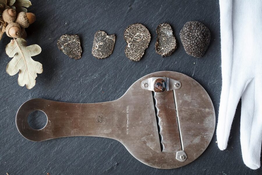 From location: Truffle farm visit, culinary workshop, meal - Yolaine’s role: better than a script, better than a lecture