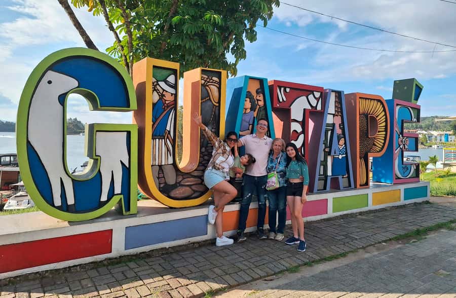 From Medellin: Guatapé & Peñol Rock with Boat & farm animals - Guatapé town time: Umbrella Street and the main square details