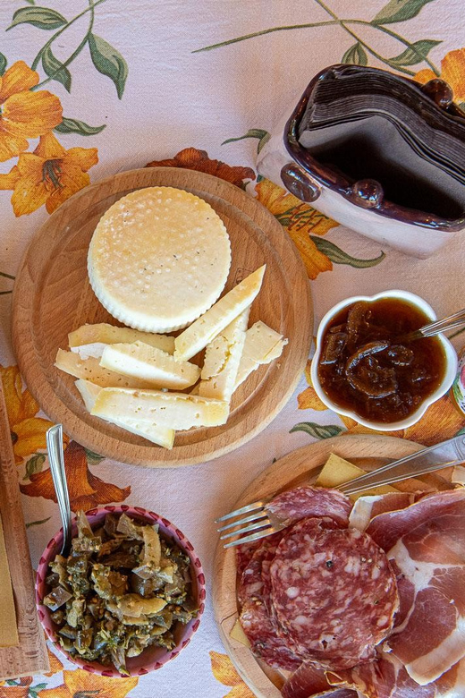 Grosseto: visit the family farm with tasting of local food - Feeding activities and egg collecting: the hands-on highlights