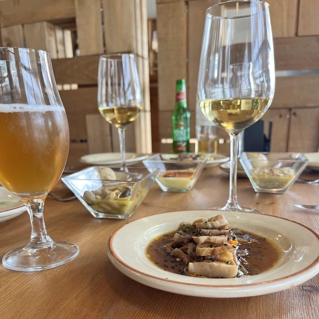 GUIDED TOUR + TASTE IN A MUSHROOM FARM - The full 2-hour flow: intro, facilities, workshop, then tasting