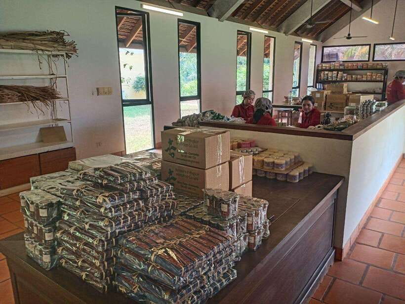 Half Day Trip: Silk Farm, Satcha, and Senteur d'Angkor Tour - Satcha Handicraft Center and Six Bamboo Workshops