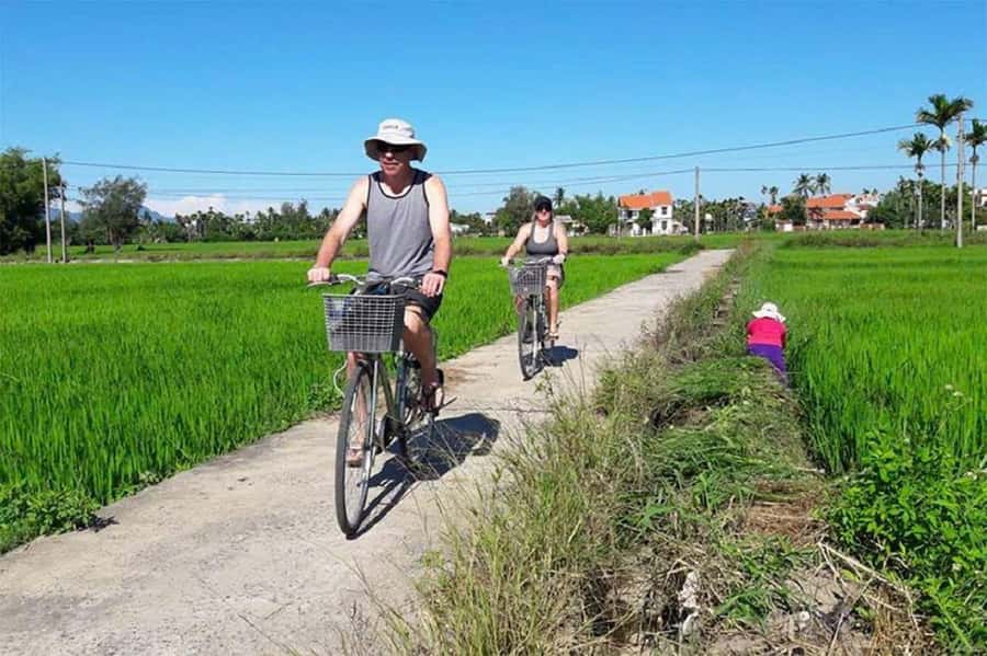 Hoi An: Countryside Bicycle Tour with Farm, Basket Boat Ride - Traditional fishing: bamboo trap ideas, nets, and purple crabs