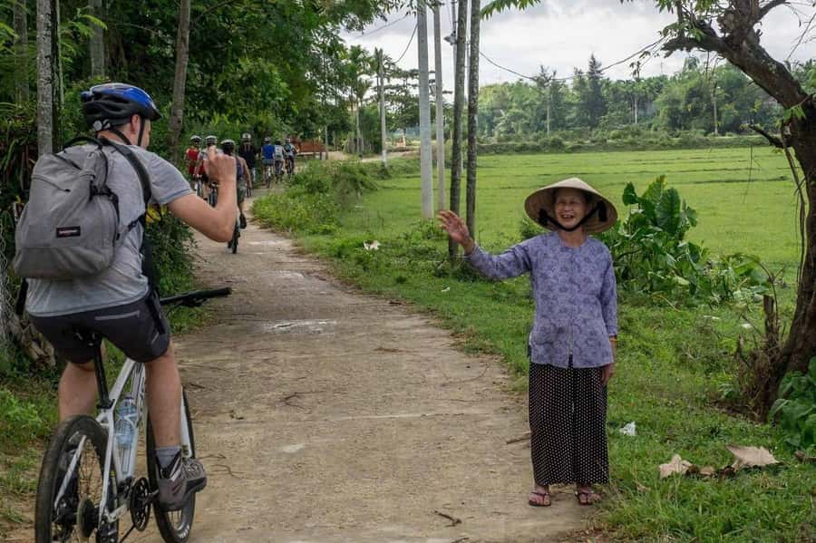 Hoi An: Countryside Bicycle Tour with Farm, Basket Boat Ride - The Vietnamese-American war context you’ll hear on the route
