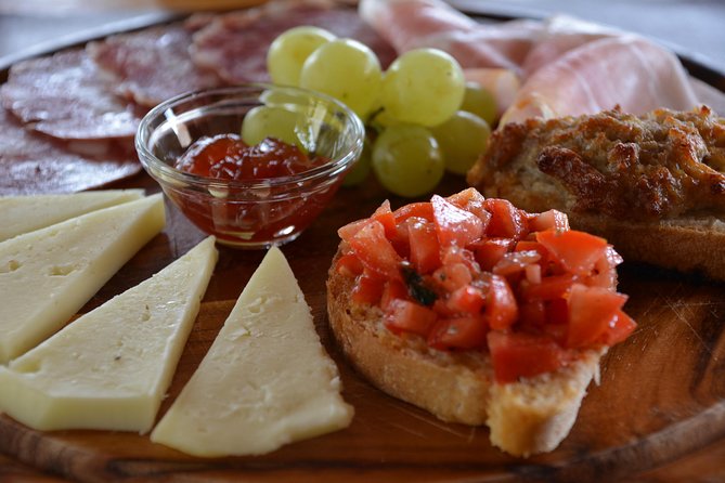 It's Wine Time! 2 wineries & farm-to-table lunch—max 8 pp - Transportation from Florence: comfortable, scenic, and not for everyone