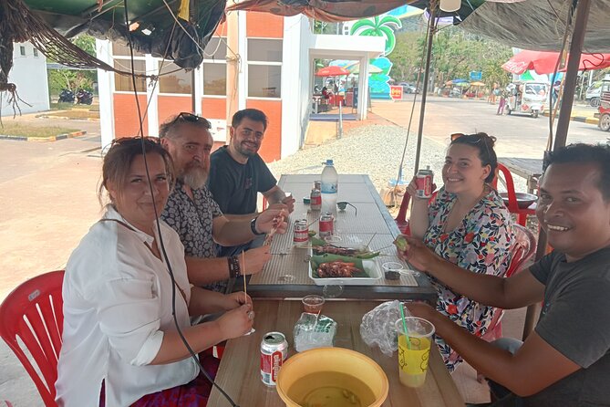 Kampot/Cambodia pepper farm . Cave. lake. Kep Crab market & more. - A private tuk-tuk day around Kampot (with a real local behind the wheel)