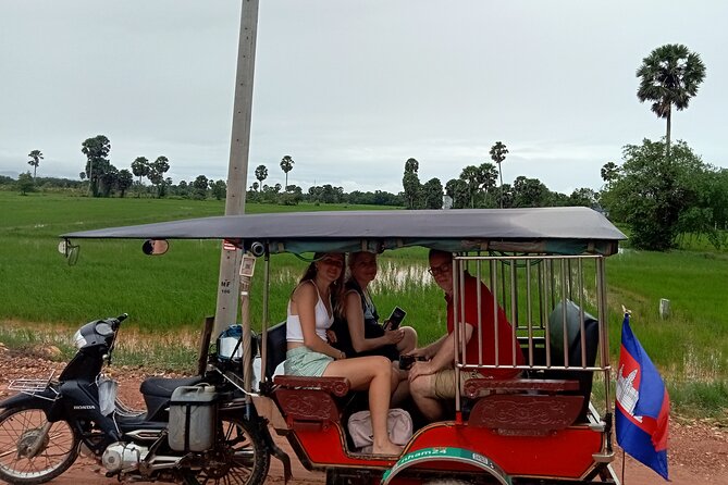 Kampot/Cambodia pepper farm . Cave. lake. Kep Crab market & more. - Stop 4: Salt fields near Kampot—watching a major local product work