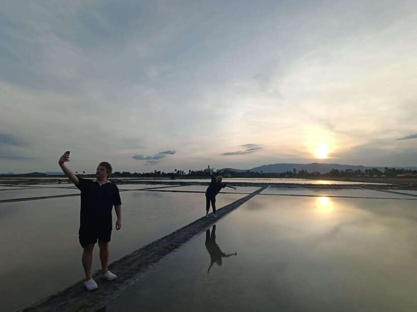 Kampot: Full-day Countryside Tour with Pepper Farm and Kep - Brateak Krola Lake: a quiet platform with a heavy Khmer Rouge past