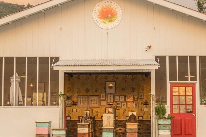 Kona Tour: Bee Farm, Kona Coffee, and National Historical Parks - Up the coffee belt: Kona coffee orchards, processing, roasting, and lunch