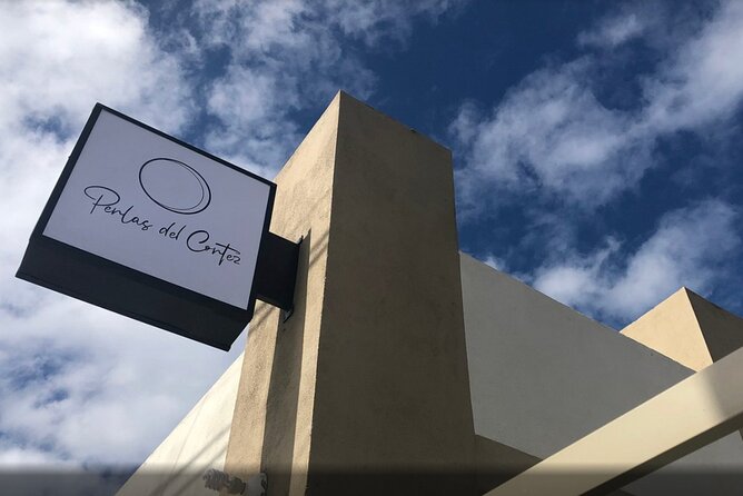 La Paz: Pearl Farm Experience and shop - The hands-on part: making it stick