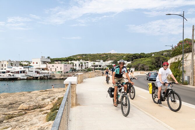 Lecce to Gallipoli E-Bike Tour with Swim, Farm Tasting +Taxi back - Gallipoli arrival: fortress walls, island town vibes, and your second swim