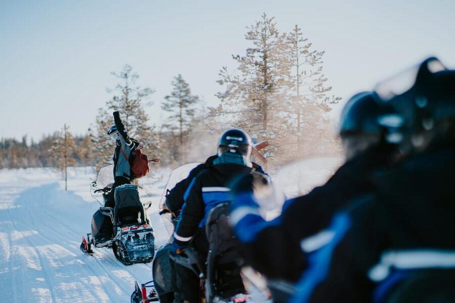 Levi: Husky and Reindeer Farm Visit with Snowmobiling - The hot juice and the warmth strategy that keeps the day moving