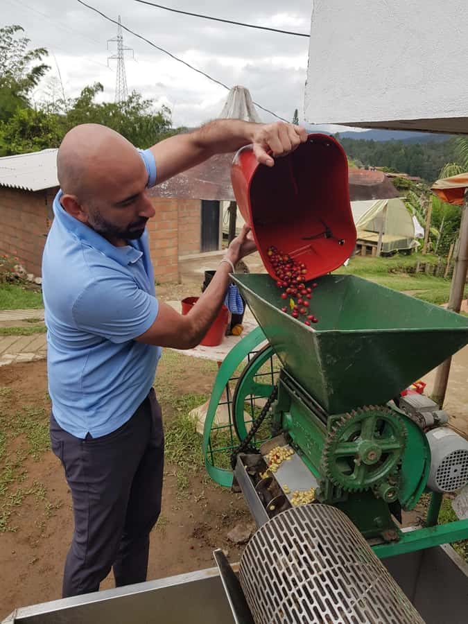Medellin: Guatape, El Peñol Coffee Farm Private Tour & Fruit - Coffee Tasting: How to Think About the Cup After the Farm Visit