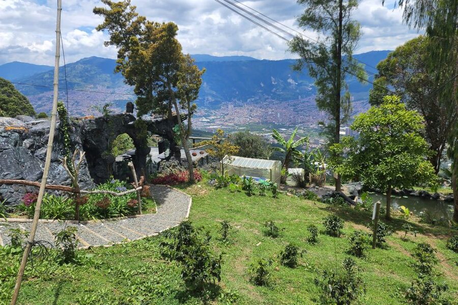 Medellin: Horseback Riding Coffee Farm Tour with Coffee Spa - Coffee tasting and brewing methods: the part you can actually taste
