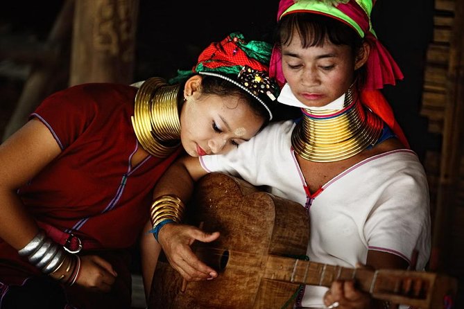 One Day Tour Doi Suthep Temple, Palad Temple, Orchid Farm, Longneck hill tribe village (Private tour) - Wat Phra That Doi Suthep: the Golden Chedi viewpoint payoff