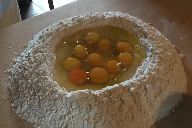 Organic cooking class with a sommelier in an Olive and wine farm - A working olive estate in Paciano: what the setting really adds