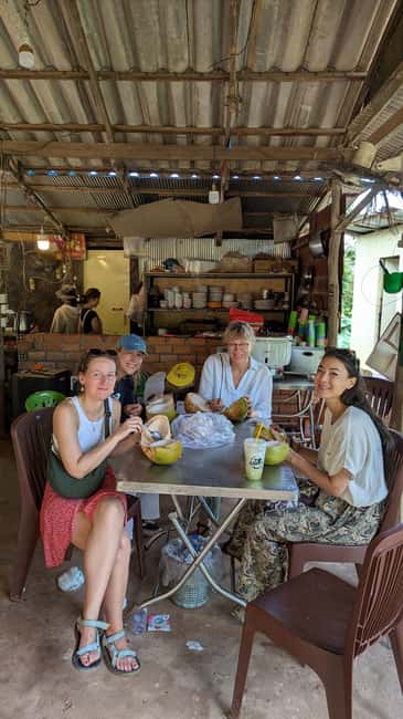 Pepper farm guided tour, Kep/Crab Market, salt & secret lake - La Plantation pepper time: 30-minute walk plus tasting