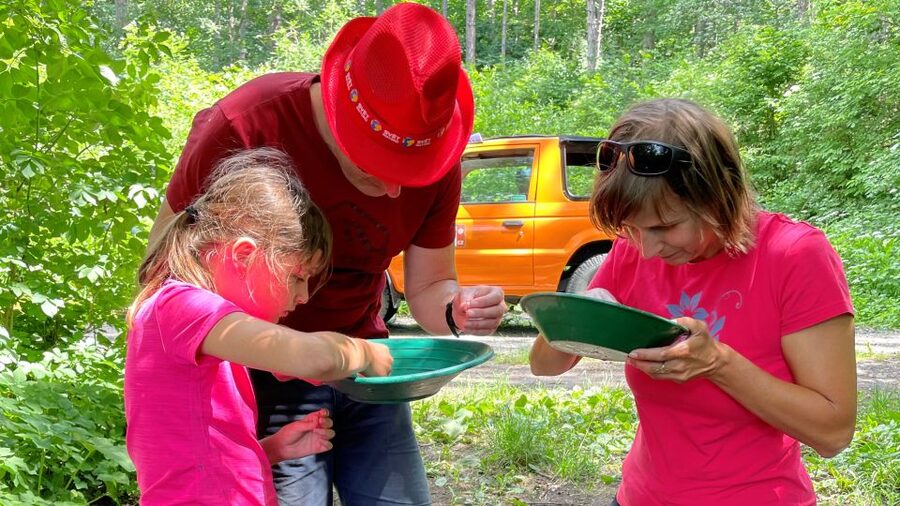 Prague: Bohemian Uplands Garnet Panning&Animal Farm 4WD Tour - Should you book this tour?