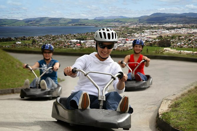 Private, via beaches, Kiwi farm to Rotorua 8 lakes & Geothermal - From Tauranga beaches to Te Puke kiwifruit: the warm-up that makes sense