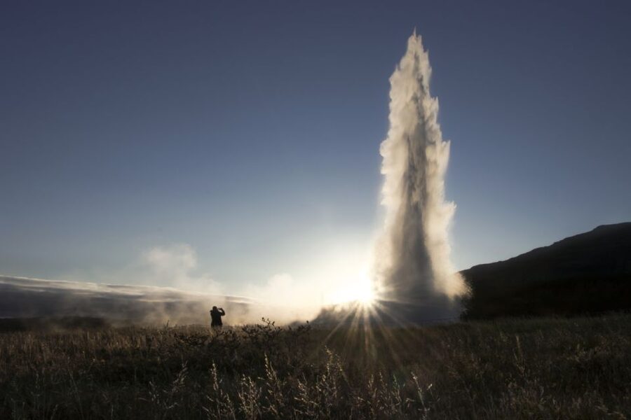 Reykjavik: Golden Circle, Tomato Farm and Kerið Crater Tour - Price and value: what you pay for, what you pay extra