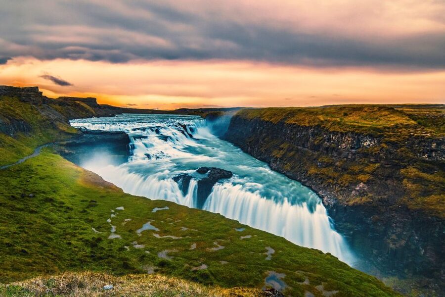 Reykjavik: Golden Circle, Tomato Farm and Kerið Crater Tour - Þingvellir National Park: where Iceland’s plates explain the views