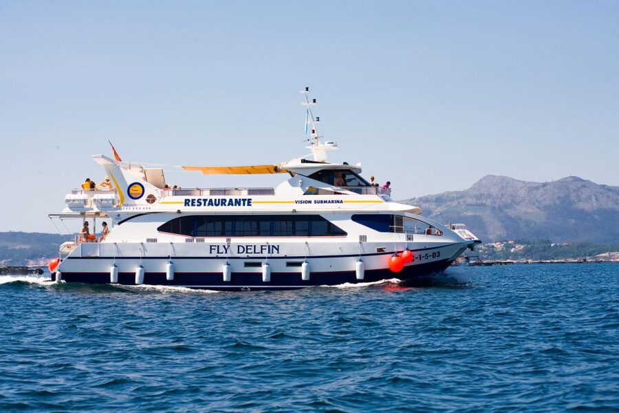 Ría de Arousa: Boat Ride to Mussel Farm with Tasting - Where to sit on the boat: outside deck versus sheltered cabin