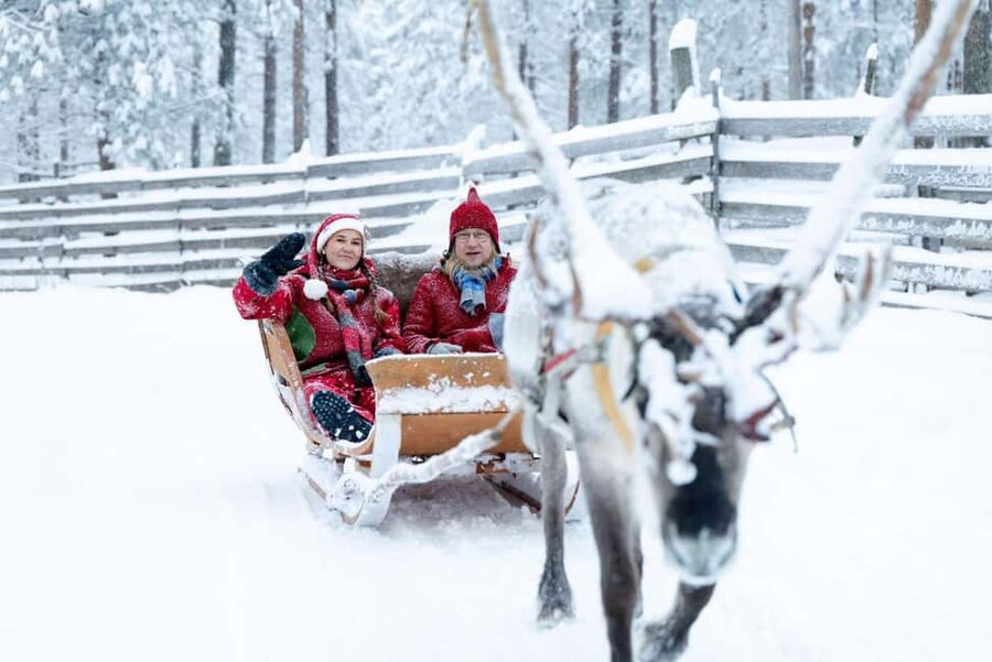 Rovaniemi: Visit to Santa's reindeer farm with reindeer ride - Santa’s Elf Adventure Center to the farm: a quick start, no fuss