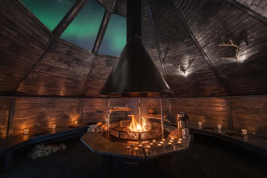 Saariselkä: Reindeer Farm Experience with Snack and Drinks - Reindeer and firelight near Saariselkä: the real vibe