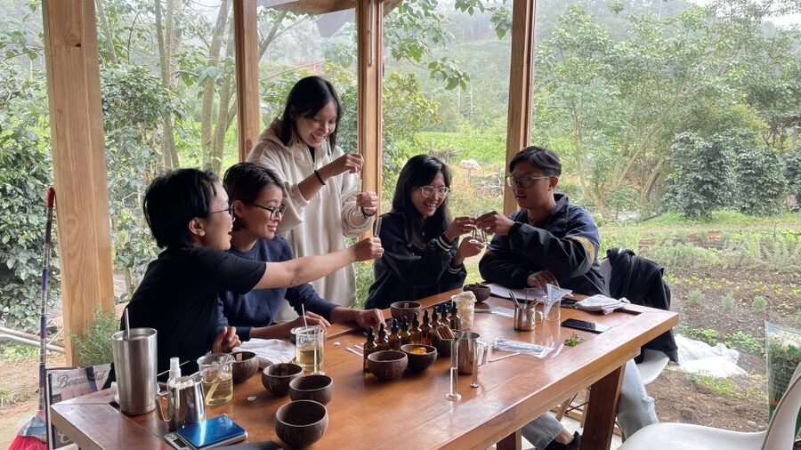 Scented candle workshop at Twin Beans Farm - Da Lat suburb - Essential oil mixing: make it yours, not theirs