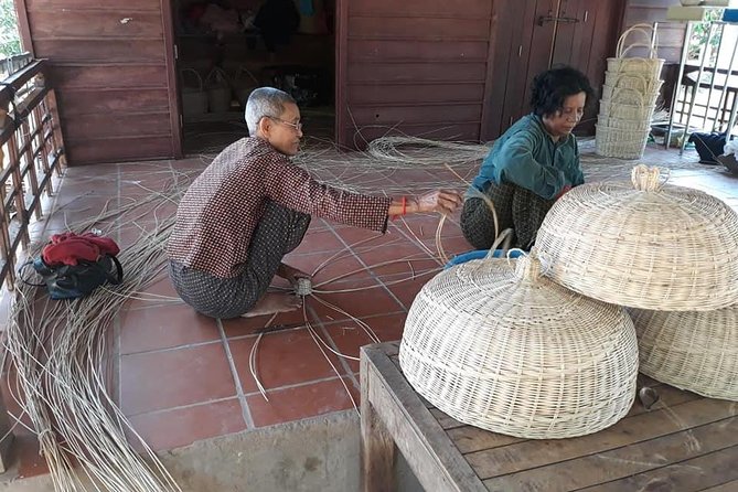 Siem Reap: Silk Farm & Countryside Offbeat Jeep Tour - Meeting your guide and getting the safe-jeep experience
