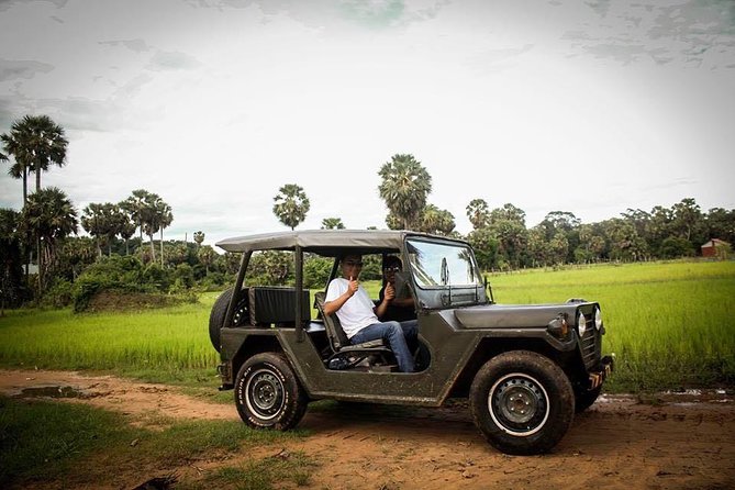 Siem Reap: Silk Farm & Countryside Offbeat Jeep Tour - War Museum stop: history that fits a half day