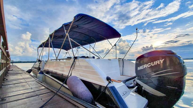 Singapore: Guided Boat Tour and Kelong Fish Farm Visit - Sea channels, seaman lingo, and Sembawang beach stories