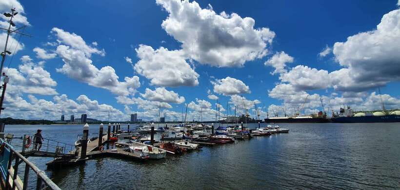 Singapore: Guided Boat Tour and Kelong Fish Farm Visit - Should you book this kelong boat tour?
